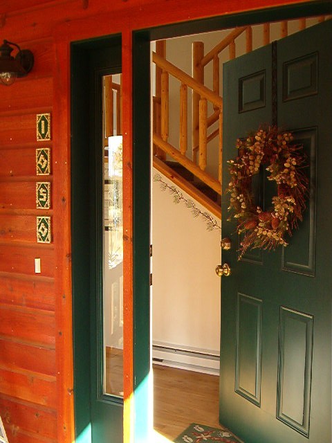 Click here to see more pictures of the stairwell and loft.