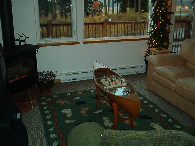 Click here to see more pictures of the living room.